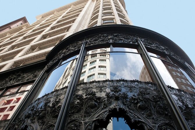 Private Chicago Architecture Walking Tour - Tribune Tower and Wrigley Building: Finishing With Chicago’s Signature Silhouettes