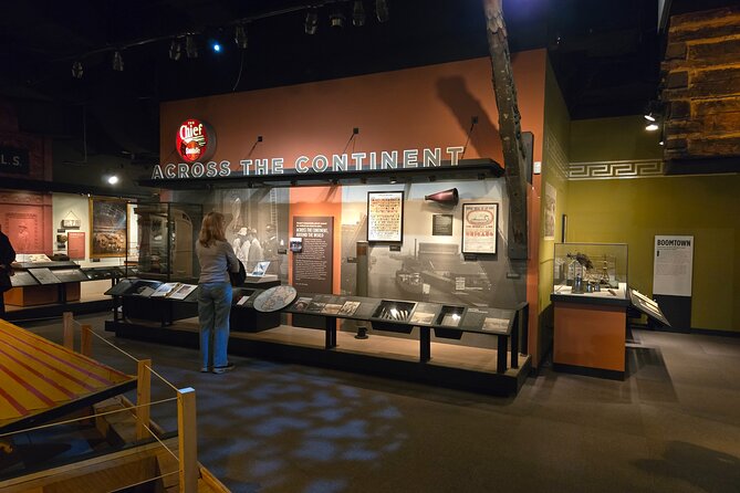 Private Chicago History Museum Tour - Abraham Lincoln Artifacts, Vintage Fashion, and Historic Photos