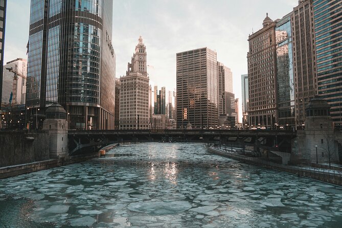 Self-Guided Chicago Loop Tour Explore the City at Your Own Pace - Buckingham Fountain: 150-foot drama and skyline backdrops
