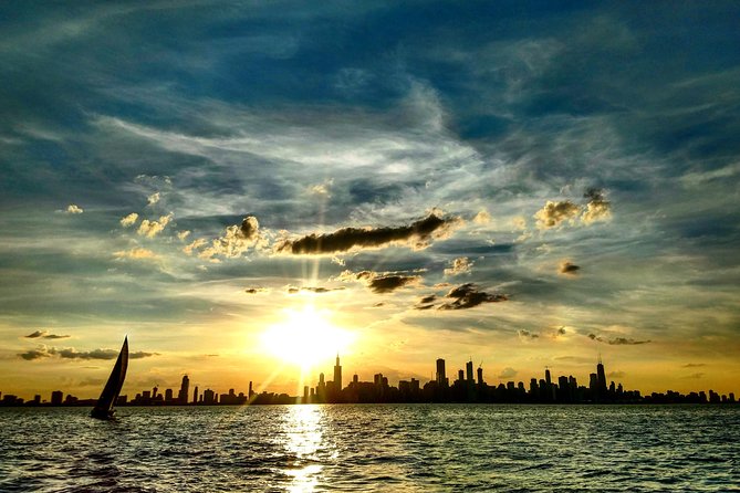 Serene Private Sunset Sail on Lake Michigan - Navy Pier, Chicago - Buckingham Fountain and Grant Park: A Landmark With a Story Worth Noticing