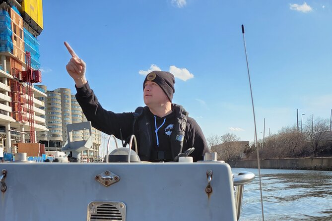 Small-Group Sightseeing Boat Tour in Chicago - What the Ride Feels Like: Photo Timing, Speed, and Comfort