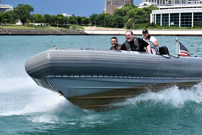 Small-Group Sightseeing Boat Tour in Chicago - What to Bring: Sunscreen, Layers, and Small Day-Proofing