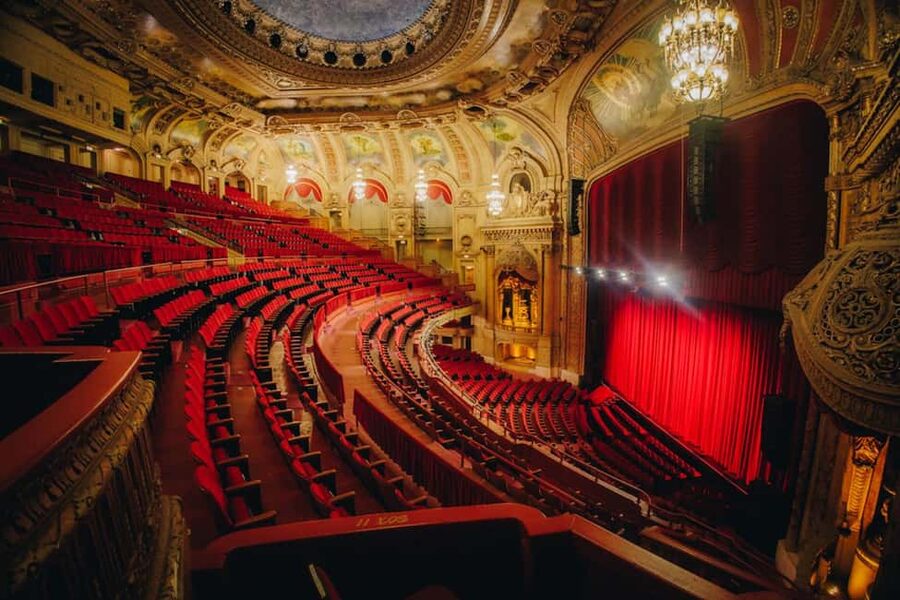 The Chicago Theatre Tour Experience - Inside the grand lobby: murals, details, and real photo spots