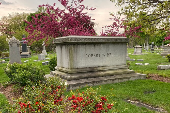 The Deep Pockets Of Graceland Cemetery Walking Tour - Key things to know before you go