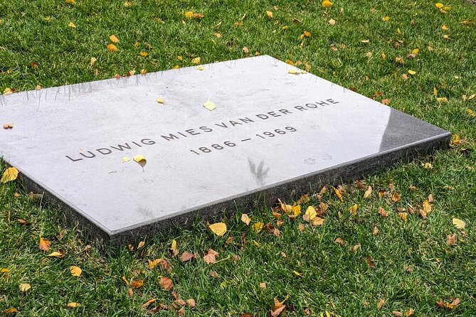 The Deep Pockets Of Graceland Cemetery Walking Tour - Who should book this Graceland walking tour