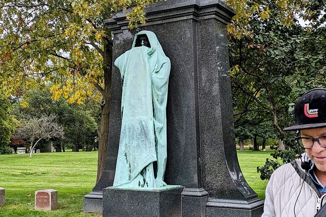 The Deep Pockets Of Graceland Cemetery Walking Tour - Should you book it?