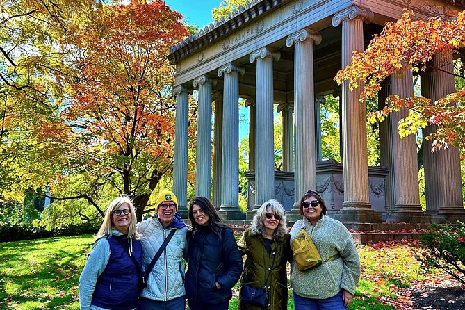 The Deep Pockets Of Graceland Cemetery Walking Tour - Stop 1: Graceland Cemetery’s opulent tombs and the stories behind them