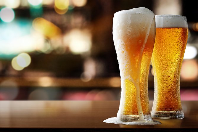 Walking Tour: Historic Chicago Pubs in River North and the Loop - Monk’s Pub: German and Old English antiques for the final round